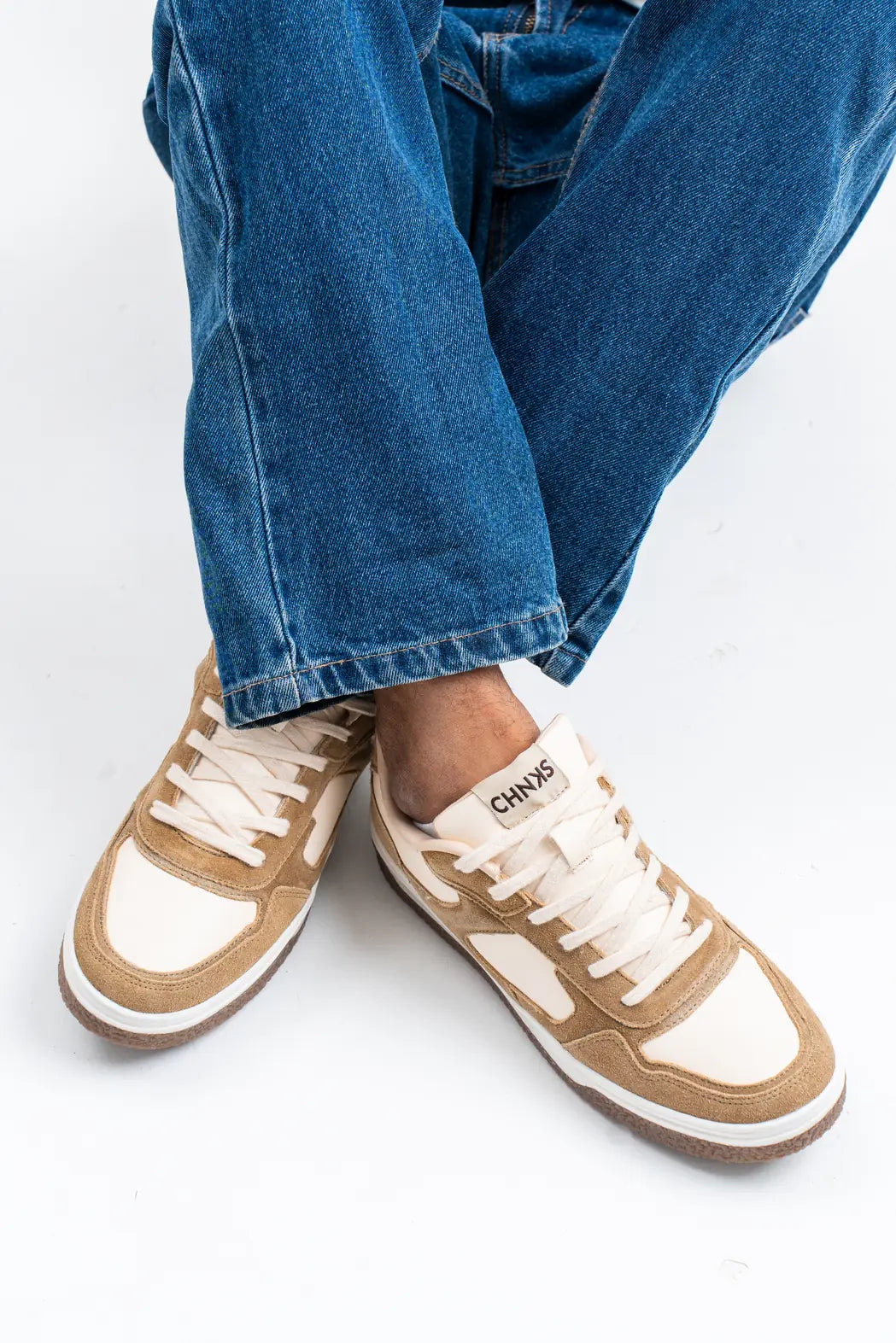 Layer Your Outfit with the Perfect Sneakers: Comfort Meets Style